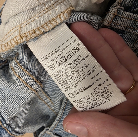 Old Navy Light Wash High Rise Baggy Wide Leg Distressed Raw Hem Jeans Size 6 - Picture 4 of 7